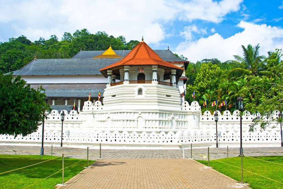 destination-kandy-dalada-maligawa